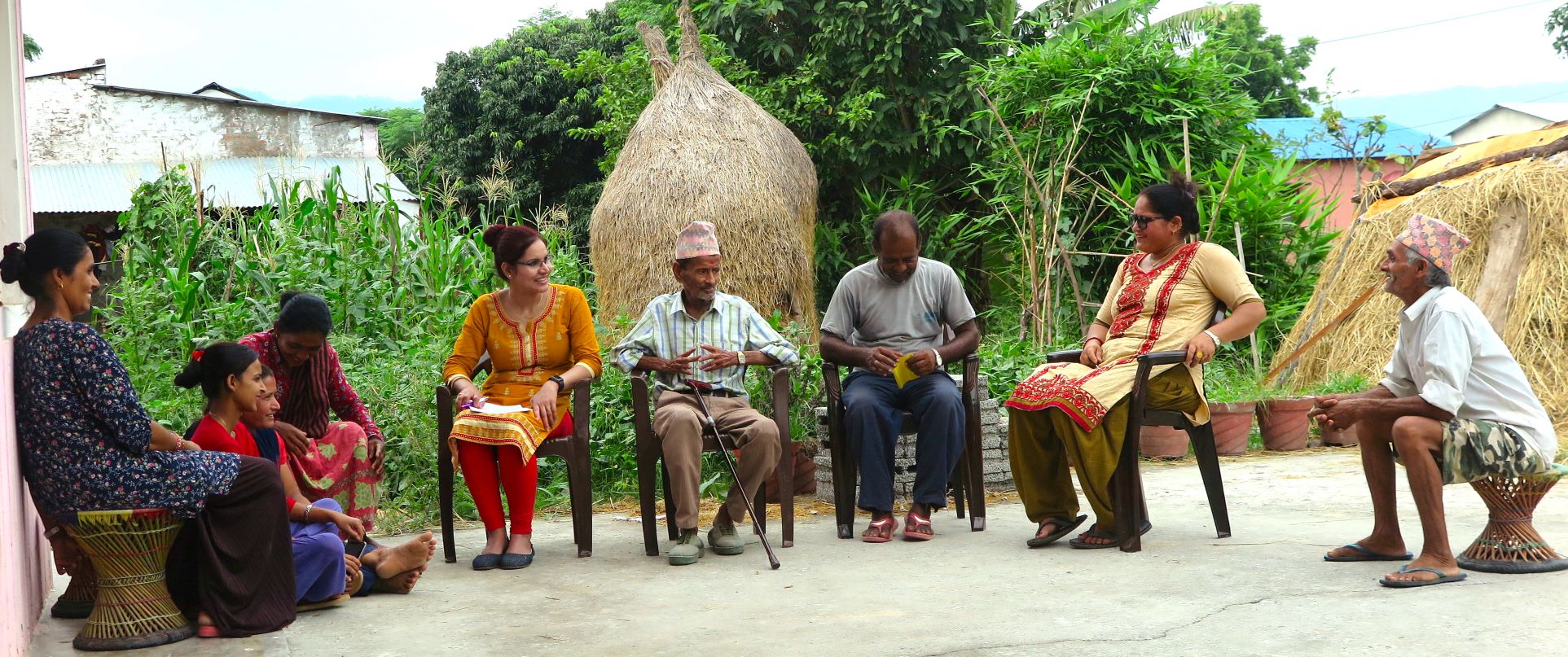 नवलपुरमा किसानहरुसँग जलवायुमैत्रि खेतिको बारेमा छलफल गर्दै1704978814.jpg